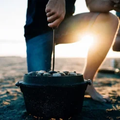 Petromax Feuertopf Dutch Oven Set Pflegepaste Deckelheber FT6 Mit Füßen -Campingbedarf Geschäft 5509636ed10fab0516e8279d21441944 1