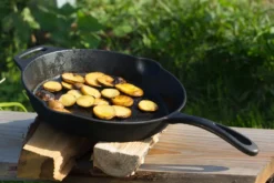 Petromax Feuerpfanne Fp35-t Mit Stiel Aus Gusseisen, Ø 35 Cm; Fp35-t -Campingbedarf Geschäft 7cbd04e9226cf9d6cf89dd649f5dc06c