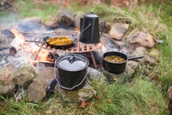 Esschert Design Outdoor Kochset - 4 Teilig (Bratpfanne ø 25.4 Cm, Topf Mit Griff 1,9 L. ø 18,4 Cm, Topf Mit Henkel 3,3 L. ø 19 Cm, Kaffekanne 1,9 L. (für 8 Tassen) ø 16 Cm); FF215 -Campingbedarf Geschäft a72ec1e429b0746b622aa28fff9817ac